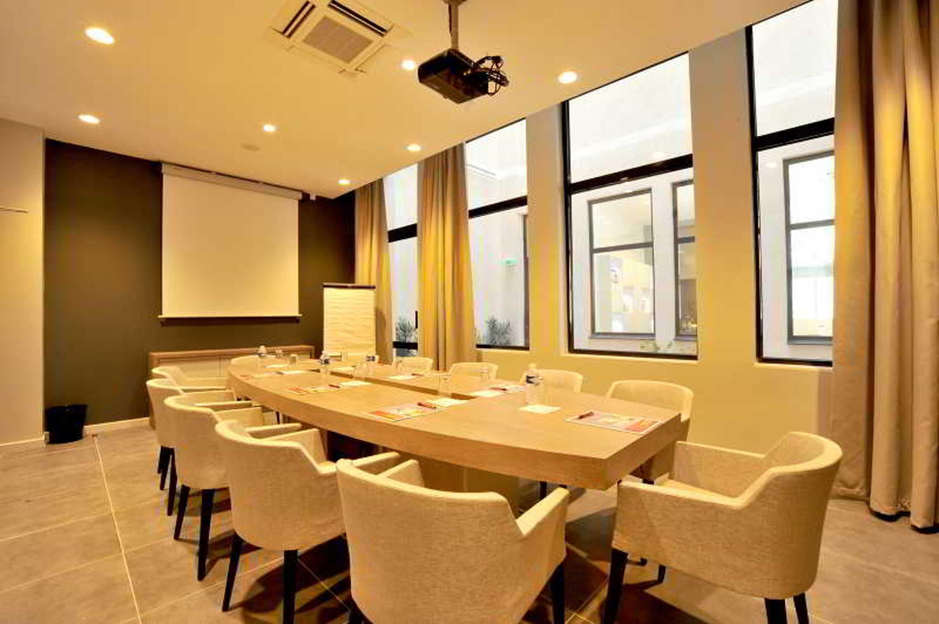 Hotel Ibis Styles Gare Saint-charles 3*